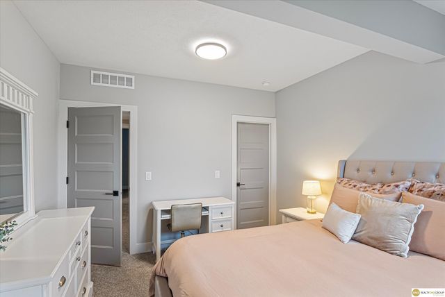 10105 S 98th Street, Papillion, NE 68046