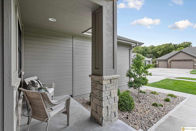 10105 S 98th Street, Papillion, NE 68046