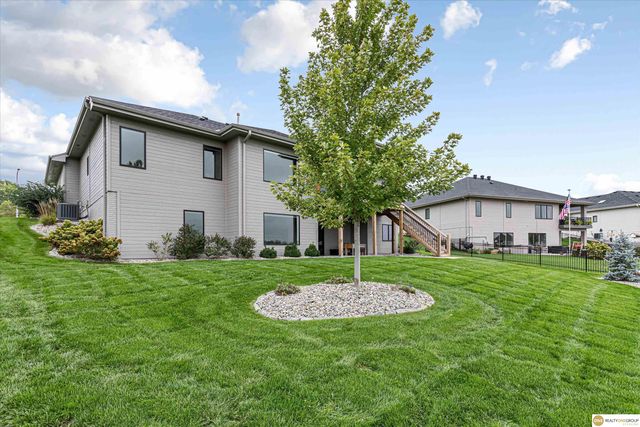 10105 S 98th Street, Papillion, NE 68046