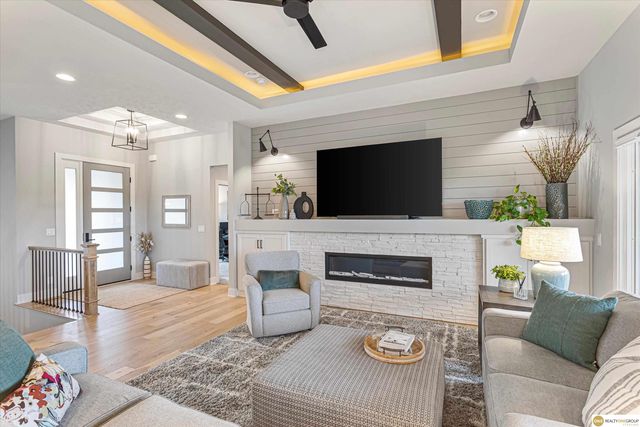 10105 S 98th Street, Papillion, NE 68046