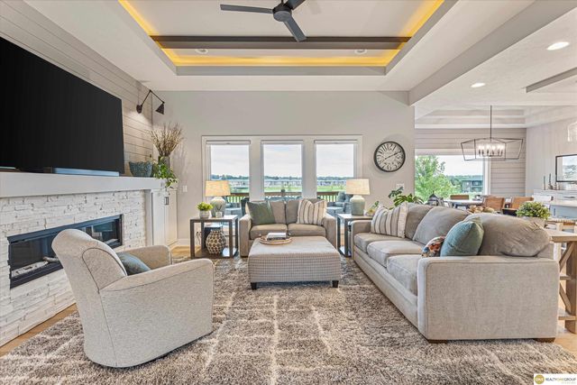 10105 S 98th Street, Papillion, NE 68046