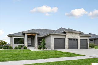 10105 S 98th Street, Papillion, NE 68046