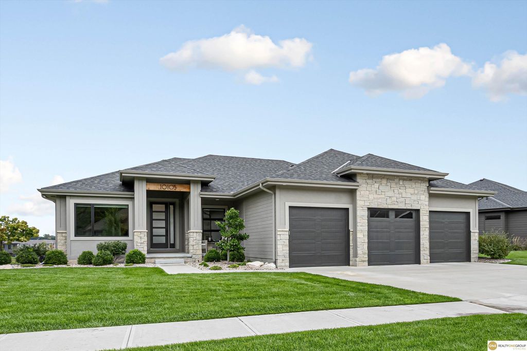 10105 S 98th Street, Papillion, NE 68046