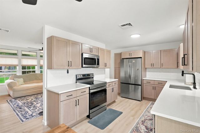 267 State Route 32 S, New Paltz, NY 12561