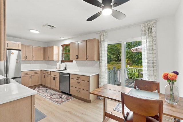 267 State Route 32 S, New Paltz, NY 12561