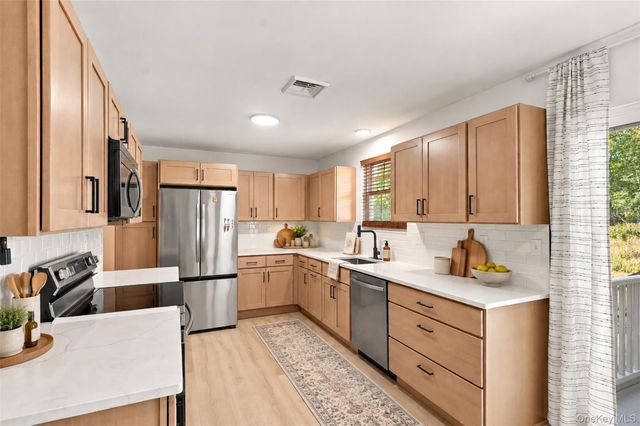 267 State Route 32 S, New Paltz, NY 12561