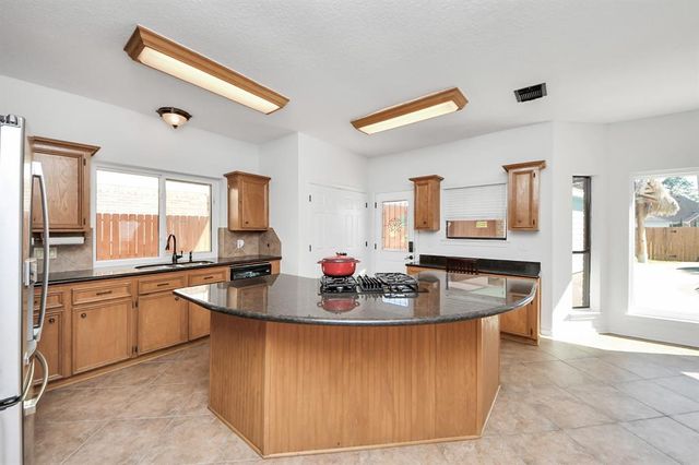 2113 Spinnaker Drive, League City, TX 77573