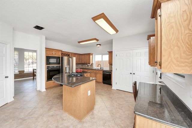 2113 Spinnaker Drive, League City, TX 77573