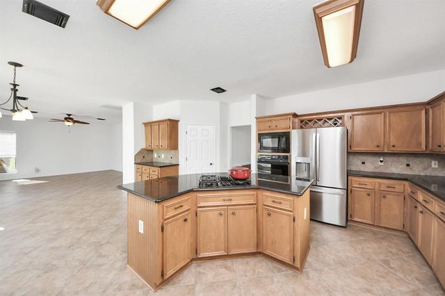 2113 Spinnaker Drive, League City, TX 77573