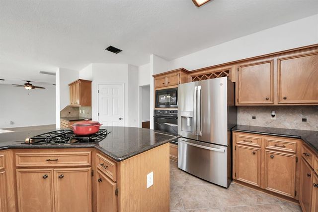 2113 Spinnaker Drive, League City, TX 77573