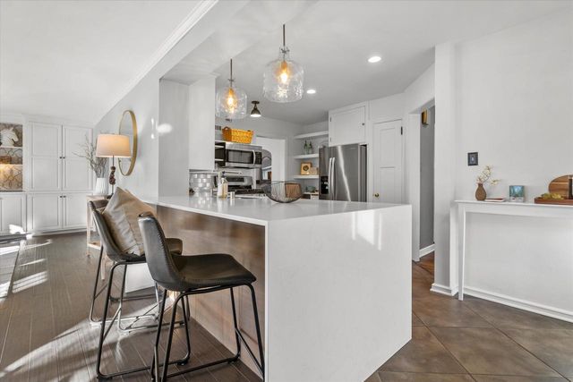 4517 N Ardmore AVENUE, Shorewood, WI 53211