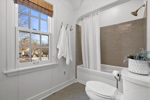 4517 N Ardmore AVENUE, Shorewood, WI 53211