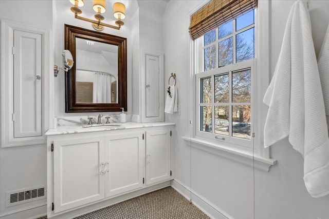 4517 N Ardmore AVENUE, Shorewood, WI 53211