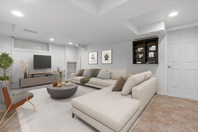 4517 N Ardmore AVENUE, Shorewood, WI 53211