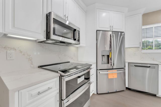 2070 NE 27th Street, Lighthouse Point, FL 33064