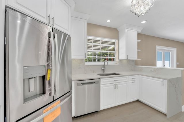 2070 NE 27th Street, Lighthouse Point, FL 33064