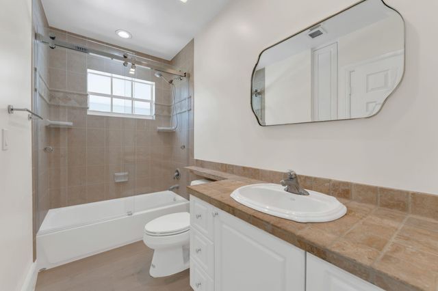 2070 NE 27th Street, Lighthouse Point, FL 33064