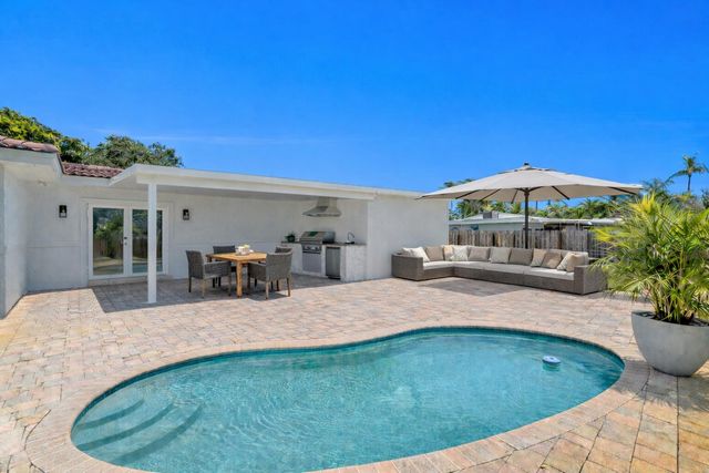 2070 NE 27th Street, Lighthouse Point, FL 33064