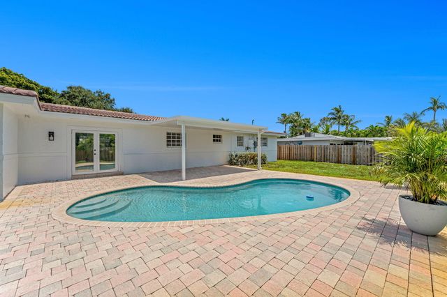 2070 NE 27th Street, Lighthouse Point, FL 33064