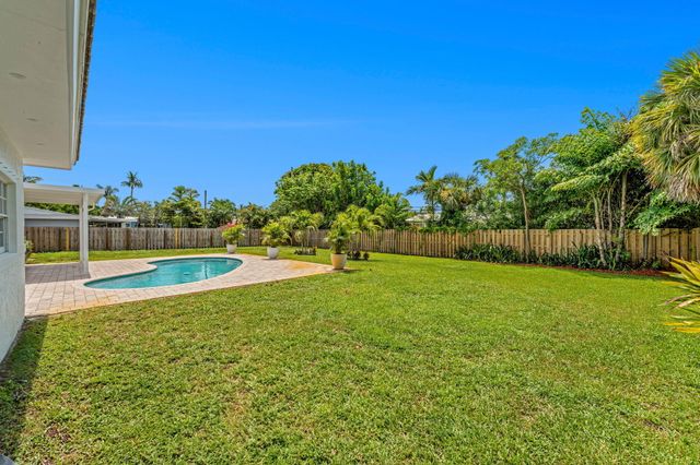 2070 NE 27th Street, Lighthouse Point, FL 33064