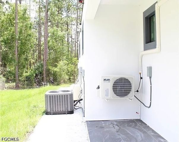 405 E 15th ST, Lehigh Acres, FL 33972