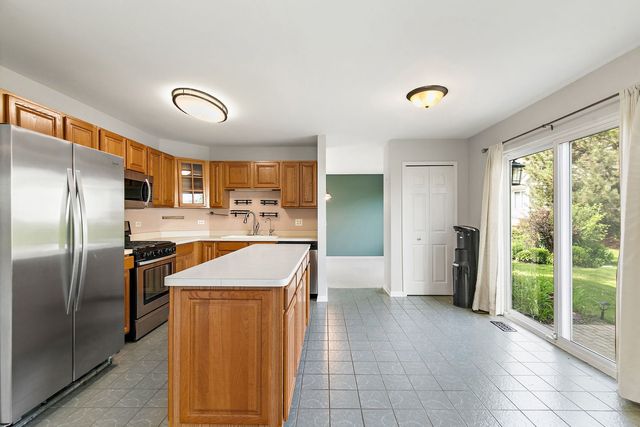 349 Hampton Court, Crystal Lake, IL 60012