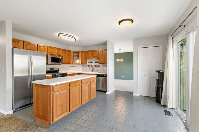 349 Hampton Court, Crystal Lake, IL 60012