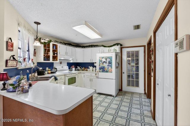 8111 CAYUGA Trail N, Jacksonville, FL 32244