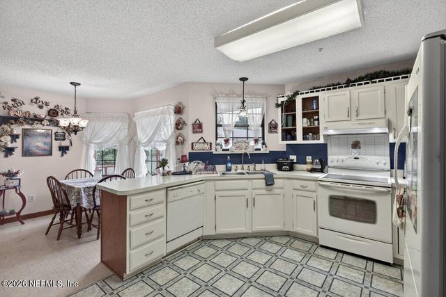 8111 CAYUGA Trail N, Jacksonville, FL 32244