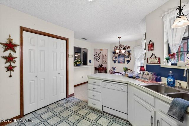 8111 CAYUGA Trail N, Jacksonville, FL 32244