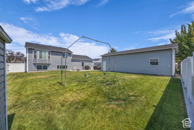 3820 FOXGLEN DR, Roy, UT 84067