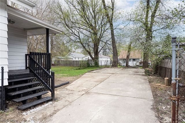 961 Wyley Avenue, Akron, OH 44306