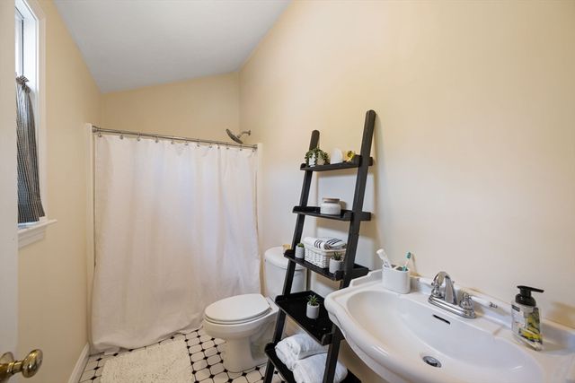 29 Andrew Dr, Pembroke, MA 02359