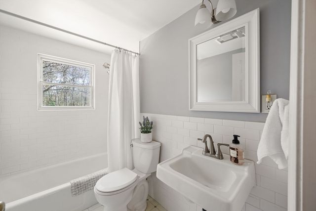 29 Andrew Dr, Pembroke, MA 02359