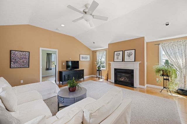 29 Andrew Dr, Pembroke, MA 02359