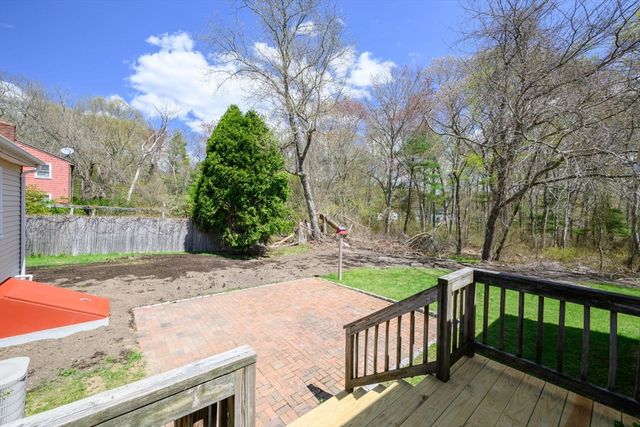 29 Andrew Dr, Pembroke, MA 02359