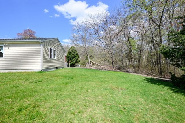 29 Andrew Dr, Pembroke, MA 02359