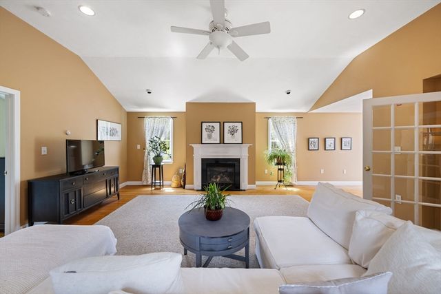 29 Andrew Dr, Pembroke, MA 02359