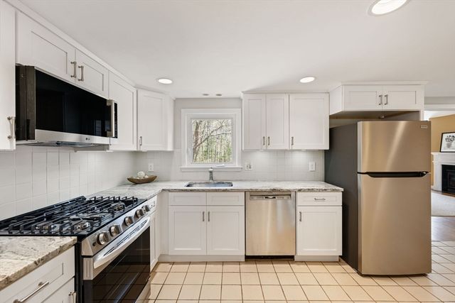 29 Andrew Dr, Pembroke, MA 02359
