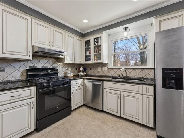 161 W Regent Dr, Clarksville, TN 37043