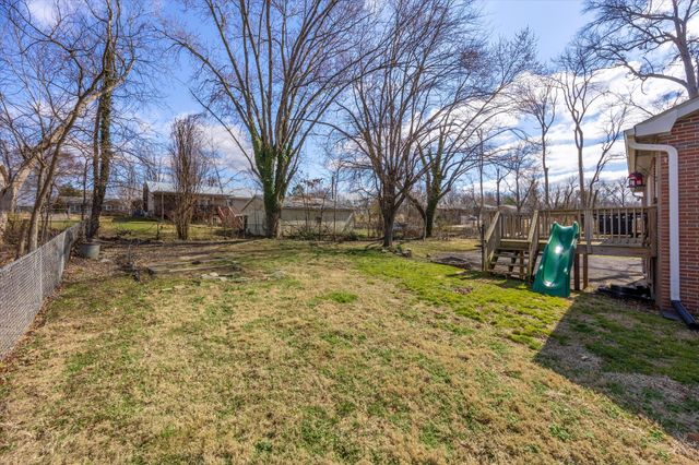 161 W Regent Dr, Clarksville, TN 37043