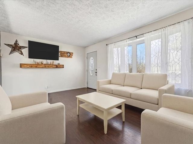 161 W Regent Dr, Clarksville, TN 37043