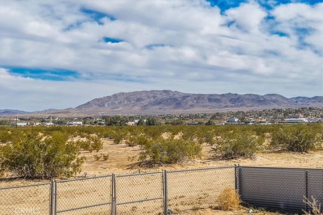 4611 Oasis, 29 Palms, CA 92277