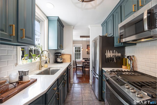 29 Sutton Drive West, Stamford, CT 06906