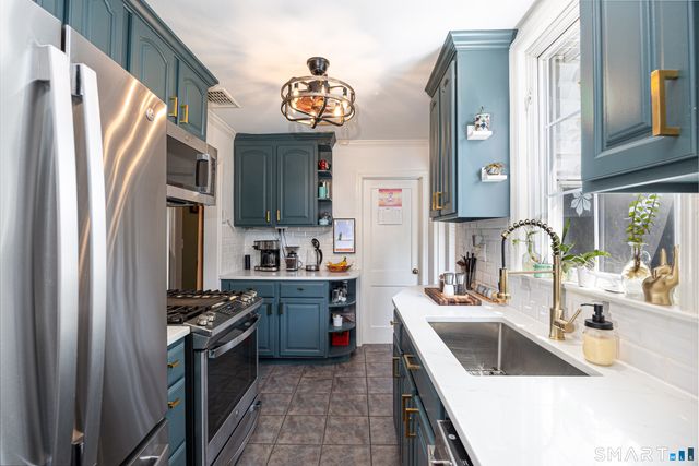 29 Sutton Drive West, Stamford, CT 06906