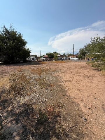 Slate Avenue NW, Albuquerque, NM 87104