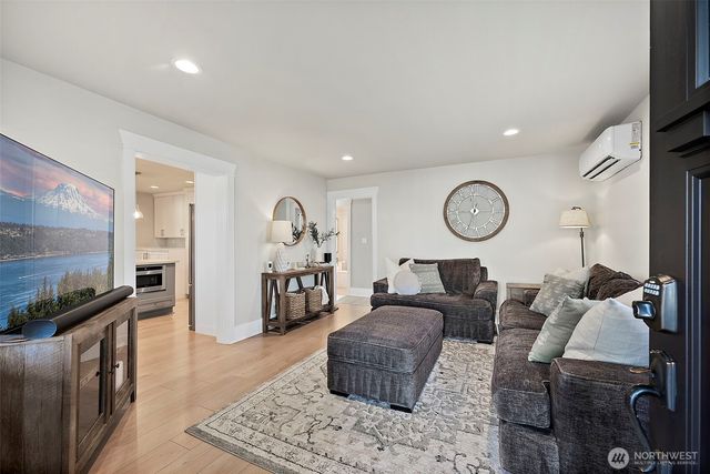 331 4th Street SE, Puyallup, WA 98372