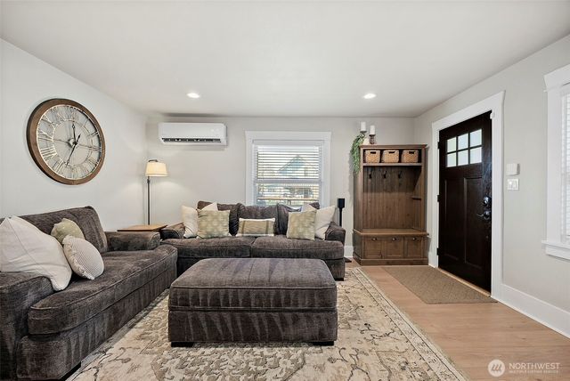 331 4th Street SE, Puyallup, WA 98372