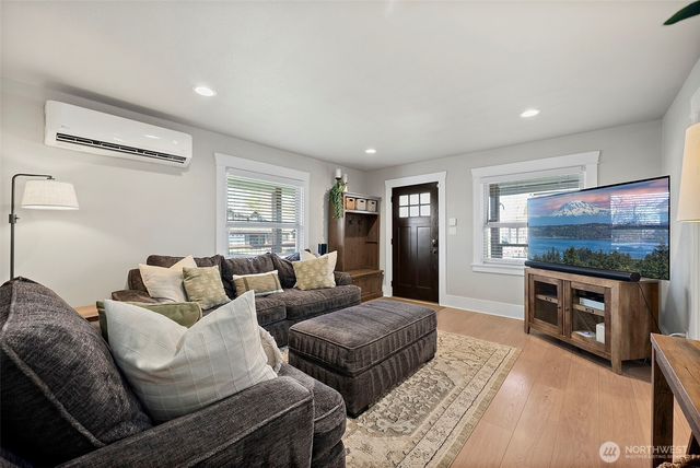 331 4th Street SE, Puyallup, WA 98372