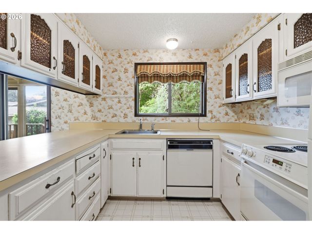 17515 Sw CHEYENNE Way, Tualatin, OR 97062